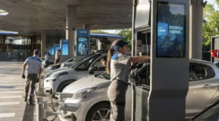 El Gobierno apuesta a que otras petroleras bajen el precio de la nafta en mayo tras el anuncio de YPF