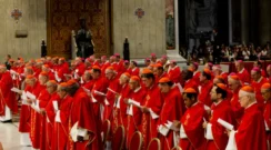 Arranca el cónclave  el último comunicado de los cardenales antes de aislarse